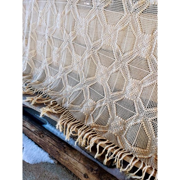 Antique/Vintage Cotton crochet Thread Bedspread with Fringe 108x82" - Picture 2 of 13